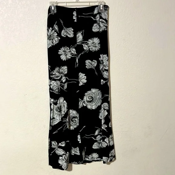 Long black floral skirt with side slit by Esse - L - Picture 3 of 3